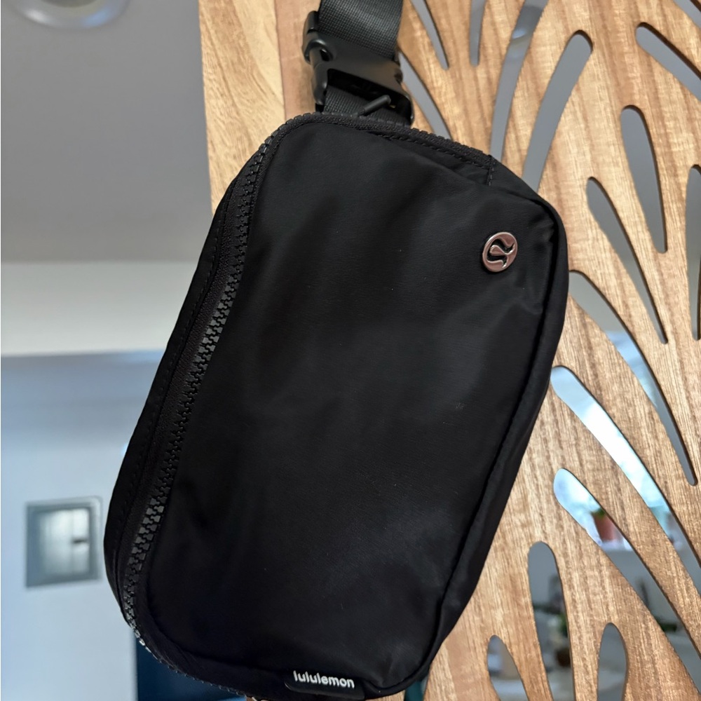 lululemon everywhere belt bag 1L